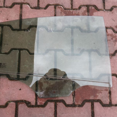 Szyba tył tylnia boczna Opel INSIGNIA hb 2011