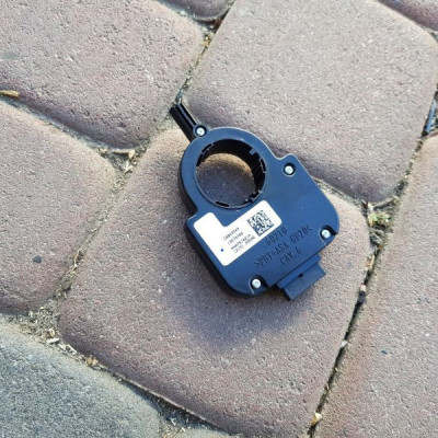 Czujnik kąta skrętu Opel Insignia 13579709