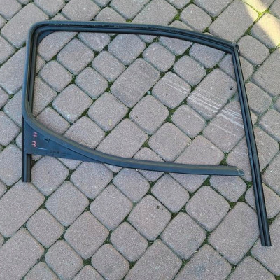 Uszczelka zgarniacz drzwi PP PROACE CITY Berlingo Rifter Combo D 9818023380