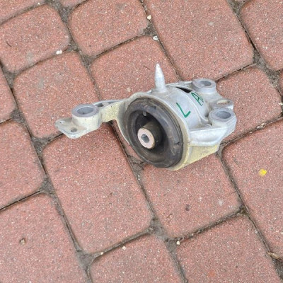 Poduszka łapa belki zawieszenia Astra K V 13460251