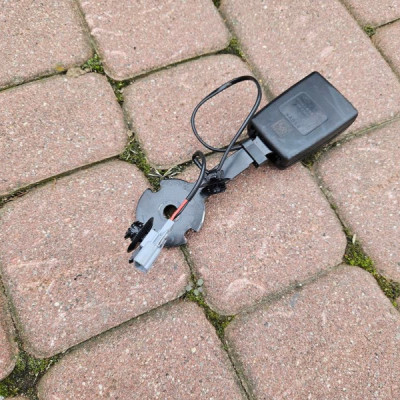 Zapinka pasa fotela kierowcy Vivaro B Trafic III 878161439R