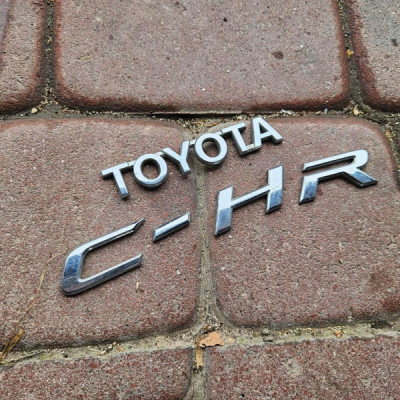 Znaczek logo napis emblemat HYBRID Hybryda klapy TOYOTA C-HR CHR