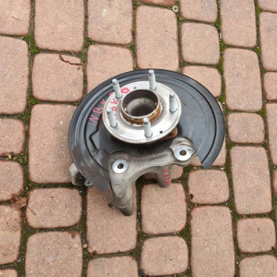 Piasta zwrotnica kombi tył tylny Opel Insignia B