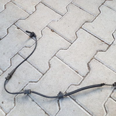 Czujnik ABS przód prawy Opel Insignia 12841616