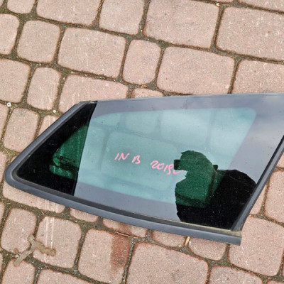 Szyba tył tylna kombi ciemna Opel Insignia B 2019r