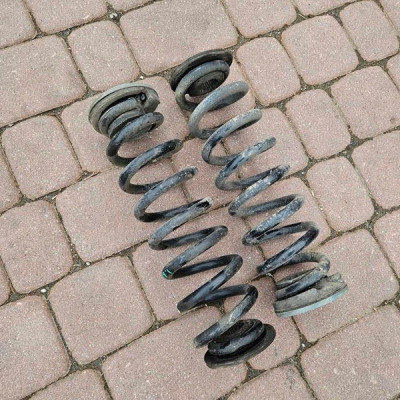 Sprężyna tył tylna zawieszenia Opel Insignia B AA99