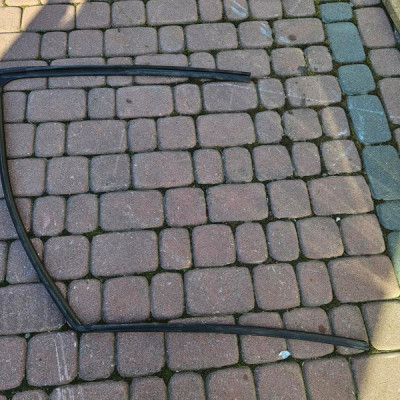 Uszczelka zgarniacz drzwi przód przedni lewy TOYOTA CH-R CHR