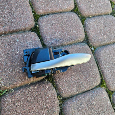 Klamka drzwi wenwnetrzna lewa srebrna TOYOTA C-HR CHR 69274-F4010