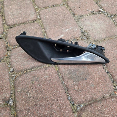 Klamka przód przednia prawa chrom wewnetrzna OPEL Astra K V