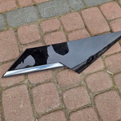 Listwa błotnika prawa chrom OPEL Astra K V 39130488