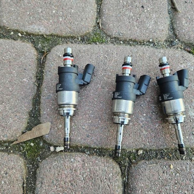 Wtrysk wtryskiwacz LIFT 1.2T OPEL Astra K V 55515687