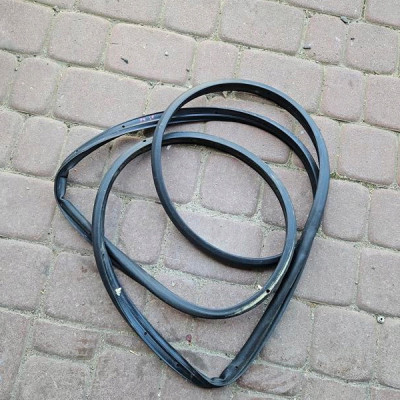 Uszczelka drzwi wokół lewy przód OPEL Astra K V