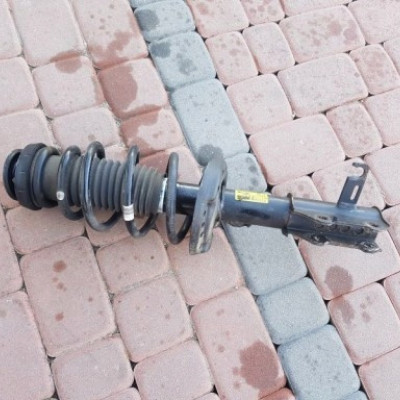 Amortyzator przedni PRAWY Opel Zafira C 13474022