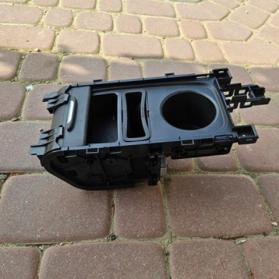 Schowek tunelu ładowarka indukcyjna Astra K V 13529205