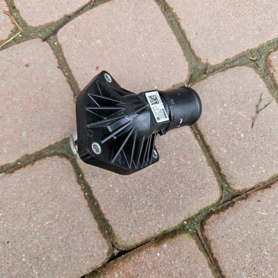 Termostat obudowa termostatu 1.2T Astra K V 55503988