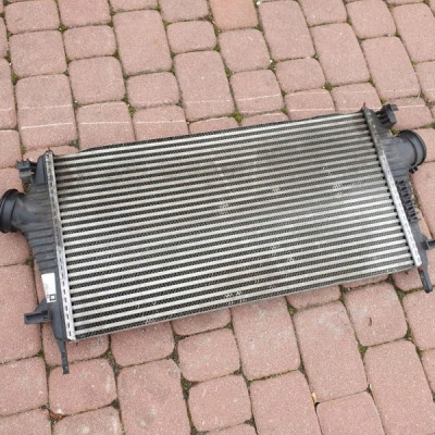 Chłodnica intercoolera Opel Insignia 13241751