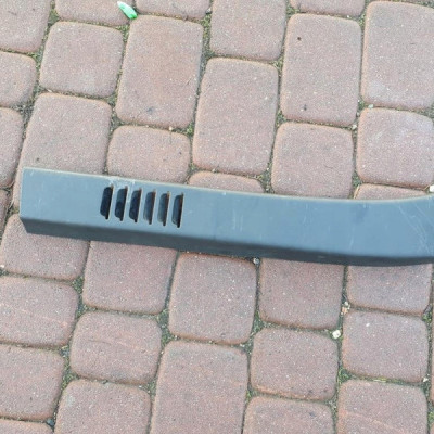 Plastik obudowa kratka Vivaro Trafic 242969846R