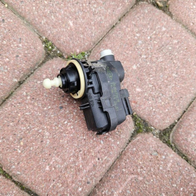 Silnik sterownik silniczek lampy Vivaro B Trafic III 260567357R