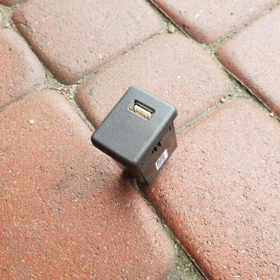 Gniazdo USB wtyczka 39087528 Opel Zafira C 