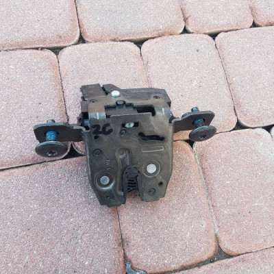 Zamek klapy tylnej Opel Zafira C Astra J Adam 13587646