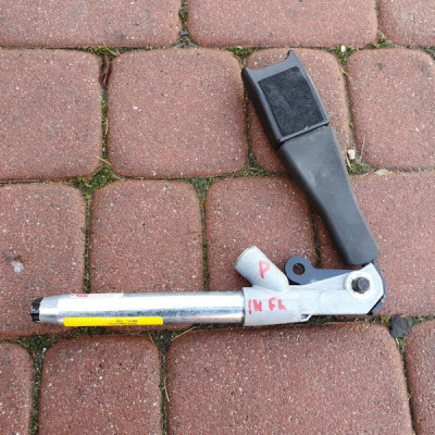 Napinacz pasa prawy Airbag pirotechniczny Opel Insignia