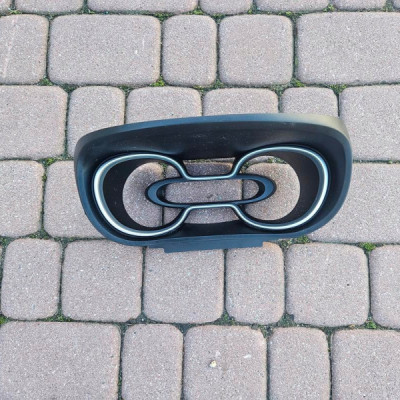 Obudowa osłona licznika Vivaro B Trafic III 681010993R