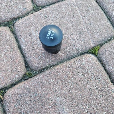 Przycisk START STOP przełącznik Vivaro B Trafic III 503211R