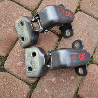 Zawias drzwi przód lewy prawy Vivaro B Trafic III 804005400R