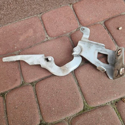 Zawias maski biały lewy Vivaro Trafic III 654010249R