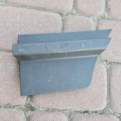 Zaślepka obudowa bagaznika lewa osłona VW Golf VII 5G6867461A