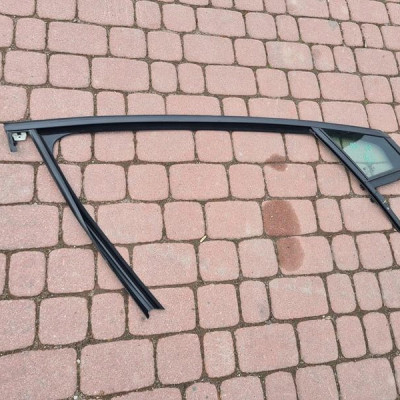 Uszczelka zgarniacz szyba przód Astra K 2021r