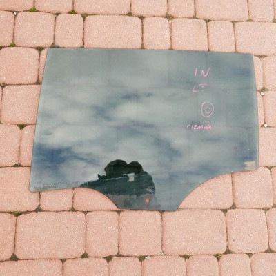 Szyba lewa tył kombi 2010r OPEL Insignia