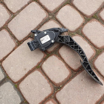 Pedał gazu potencjometr Opel Astra J 13252704