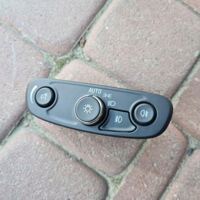 Przełącznik świateł EU Opel Insignia B 84215920