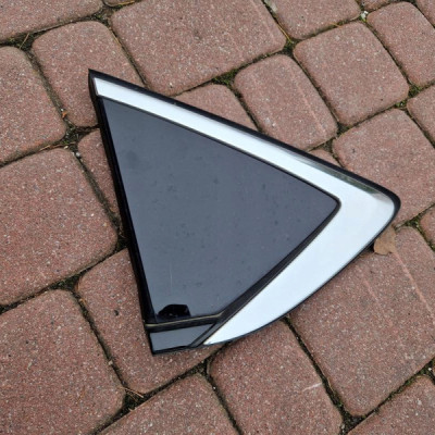 Zaślepka trójkąt błotnika Opel Insignia B 39107899