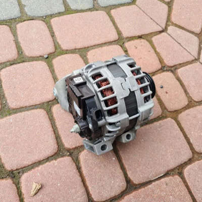 Alternator 2.0CDTI Opel Insignia B 39047352
