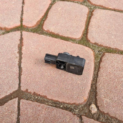 Czujnik uderzeniowy Opel Insignia B 13587740