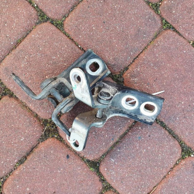 Zawias drzwi przód przedni prawy Opel Astra J IV 4