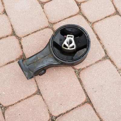 Poduszka łapa skrzynia Opel Astra J IV 13248630