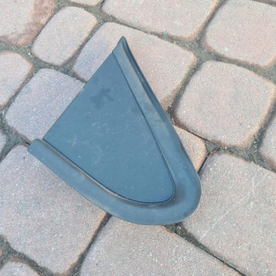 Zaślepka trójkąt prawy Opel Meriva B 13362871