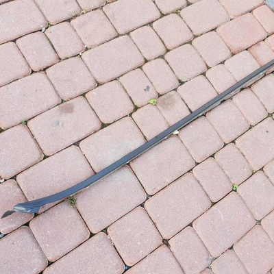 Listwa szyby czołowej lewa Astra K V 39041883