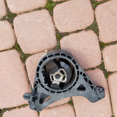 Poduszka łapa silnika Opel Insignia BM 13227769