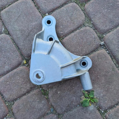 Łapa poduszka skrzyni Opel Insignia B 84154411