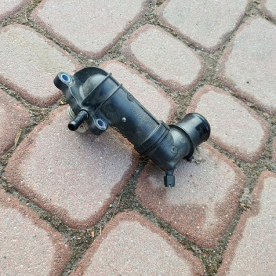 Termostat obudowa 2.0CDTI Opel Insignia 0705543B