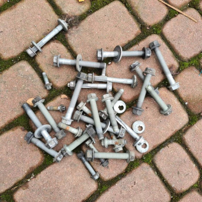 Sruby zawieszenia kombi tył tylny Opel Insignia B