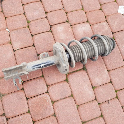 Amortyzator prawy przód Opel Corsa D 13214358