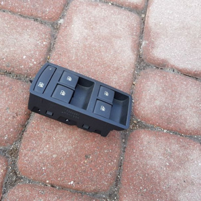 Przycisk otwierania szyb Opel Insignia 22915121