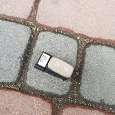 Przełącznik regulacji fotela Insignia 13282593