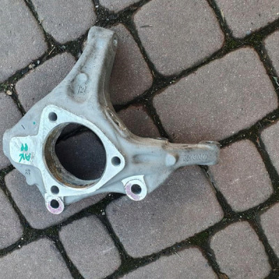 Zwrotnica przód Opel Astra K 5 V 39030300