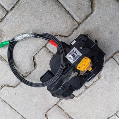 Zamek drzwi tył prawy OPEL ASTRA J IV 13579556 BT